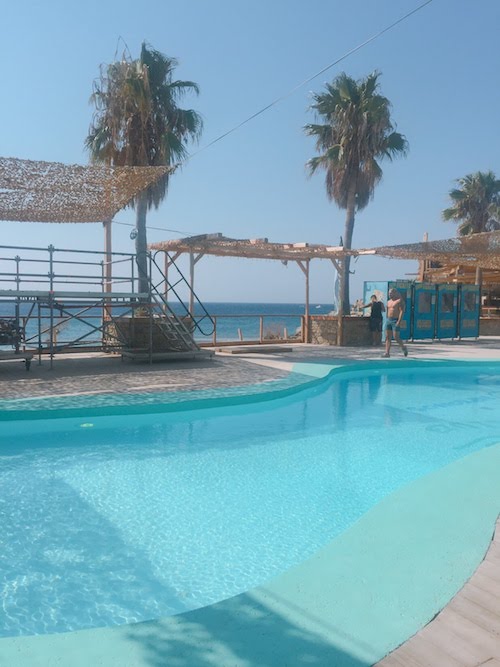 【ギリシャ・ミコノス島】ヌーディストビーチで有名『パラダイスビーチ』に宿泊するandゲイの聖地『スーパーパラダイスビーチ』に行く 女子旅プラス