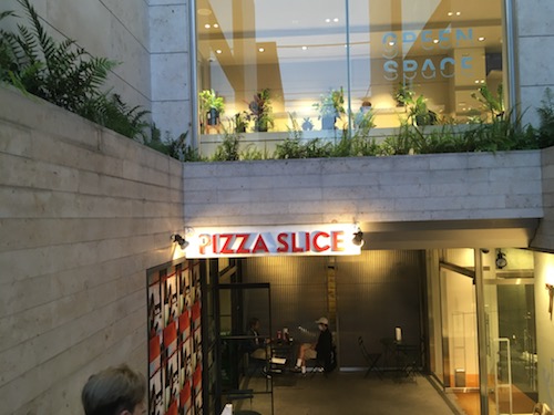 【東京・表参道】の 【ピザスライス2 （PIZZA SLICE 2）】さんをご紹介します。
